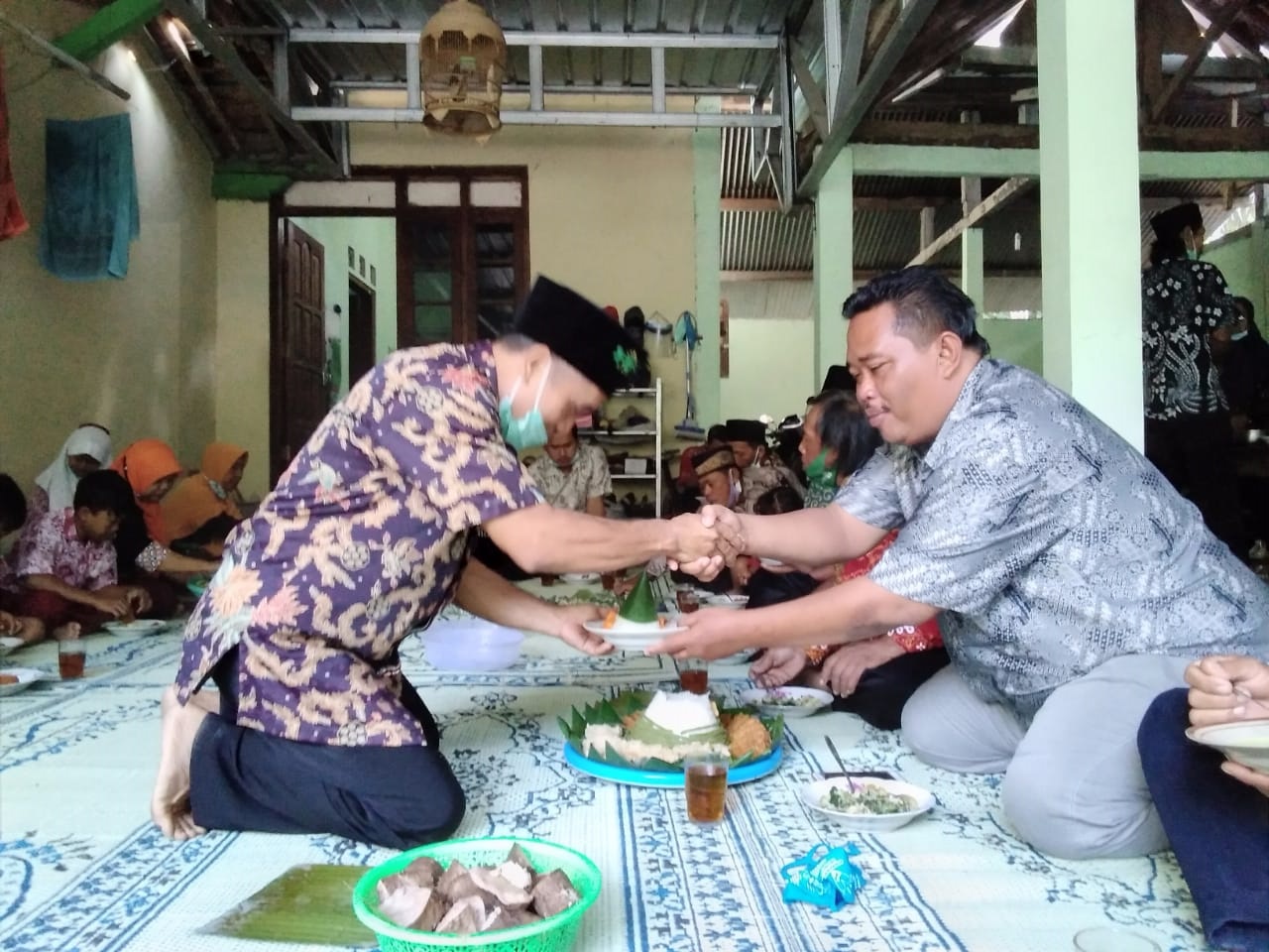 Makan Bersama Setelah Upacara Bendera